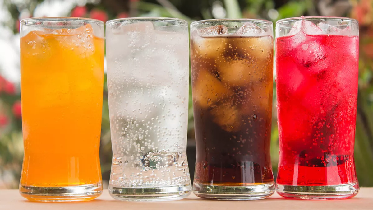 10 Dampak Merugikan Minuman Bersoda pada Kesehatan dan Gejala Kecanduan: Sebuah Tinjauan Mendalam