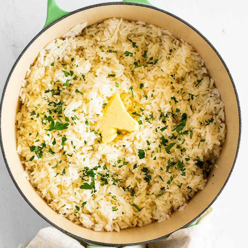 9 Tips Membuat Garlic Butter Rice yang Istimewa: Tumis Bawang Putih Dulu