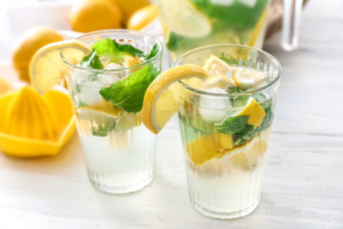 10 Bukti Manfaat Amazing Mengonsumsi Air Lemon untuk Kesehatan Sehari-hari